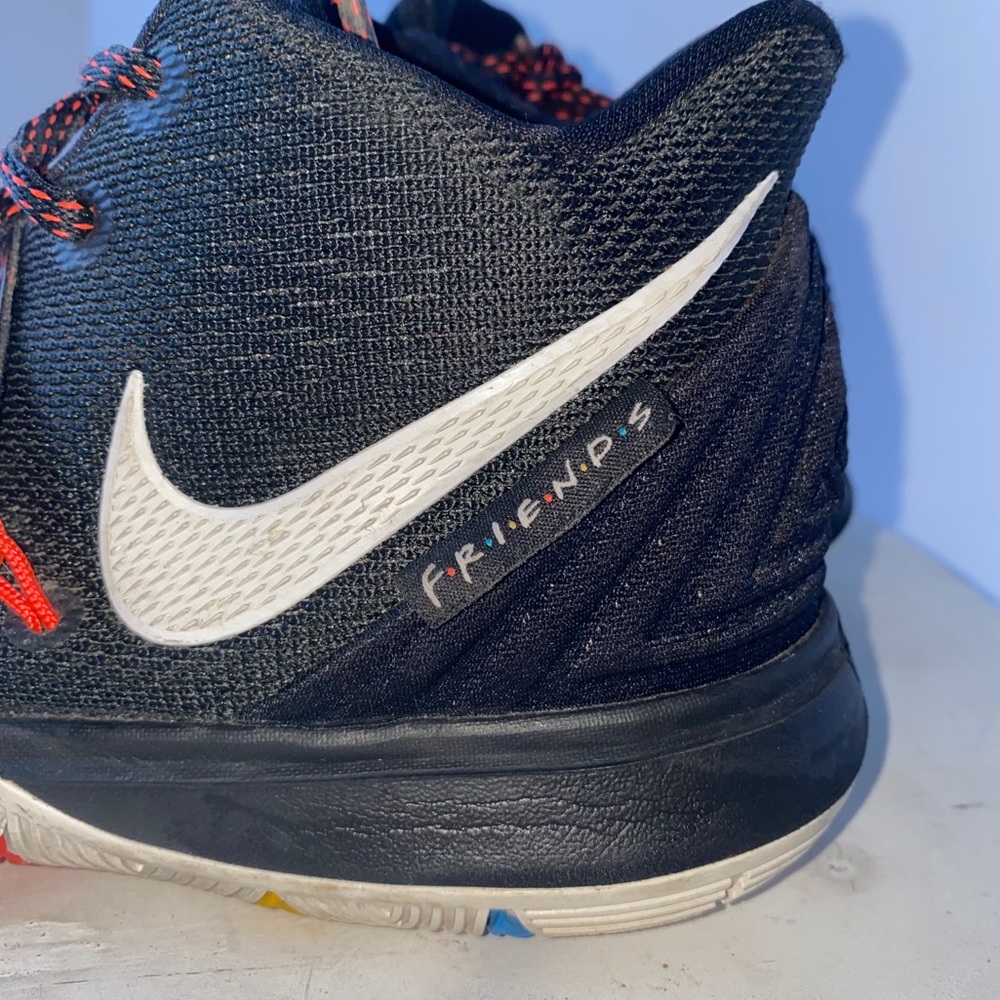 Nike Kyrie 5 Friends Special Edition GS 5Y - Picture 5 of 14